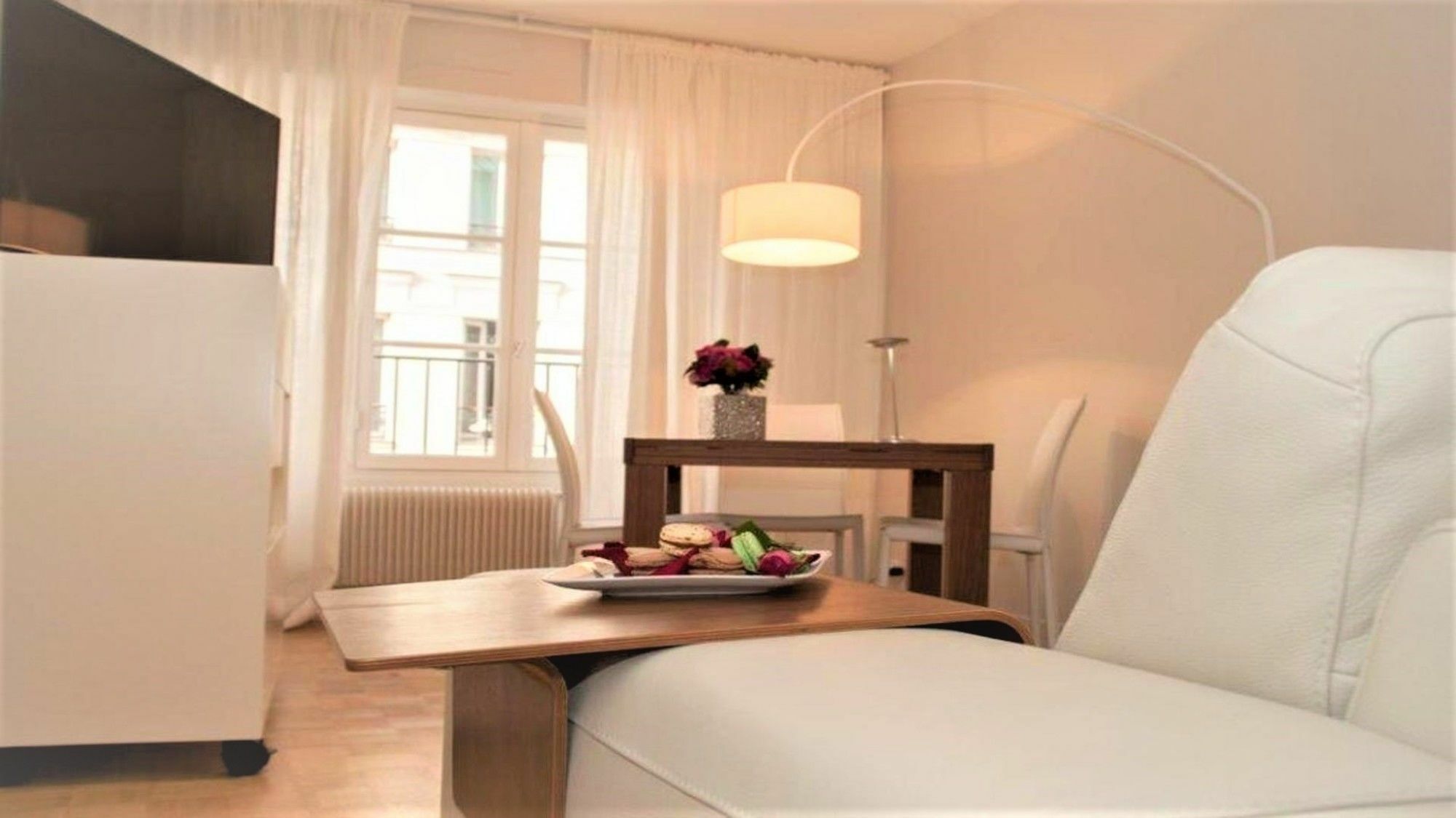 55 M2 With Balcony In The 6th Arrondiss. Apartment Paris